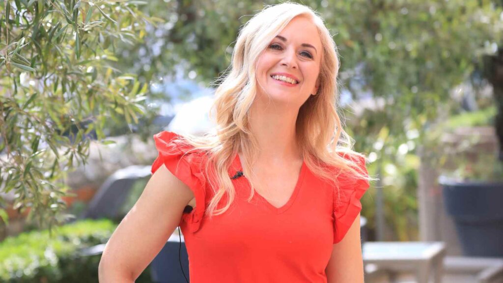 NICHOLA FLOOD - Nutrition & Health Coach