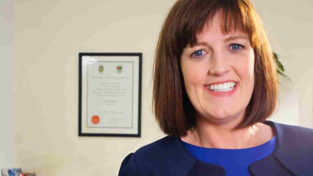 Dr Colette Reynolds: Nutrition & Health Coach