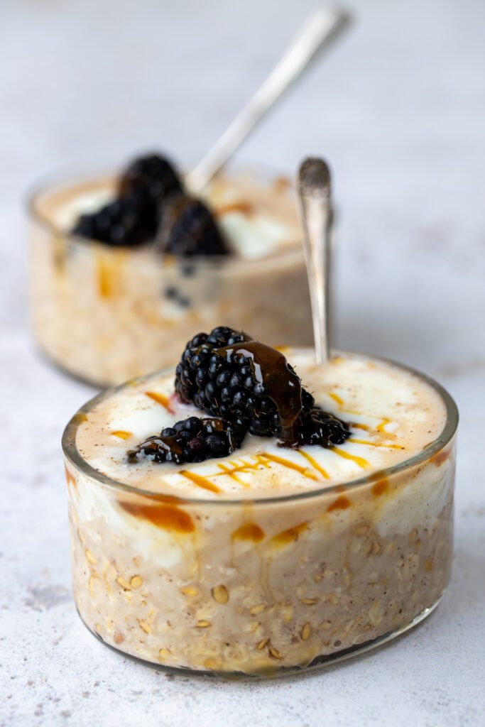 Overnight Oats with Manuka Honey, Creamy Yoghurt & Blackberries