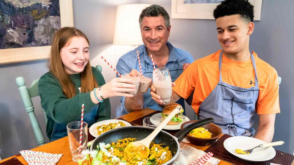 Oliver McCabe Kids Kitchen Takeover - Oliver and kids with delicious healthy meal and smoothies