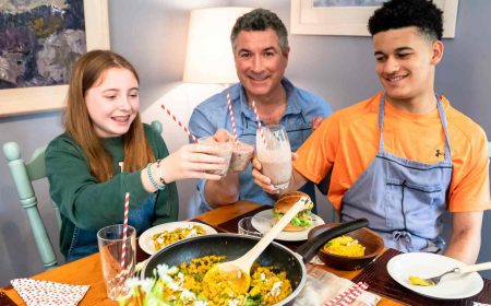 Oliver McCabe Kids Kitchen Takeover - Oliver and kids with delicious healthy meal and smoothies